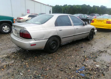 1997 Honda Accord Se из США, поврежденный, VIN 1HGCD5600VA272377